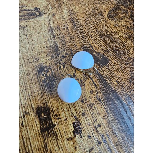 Vintage 1980s Clip On Stud Earrings Large Round White Plastic Retro - Picture 2 of 4